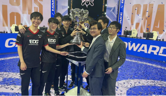 心球员的依 心球员的依