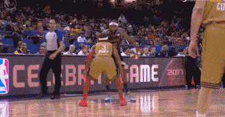 前场三人组 前场三人组